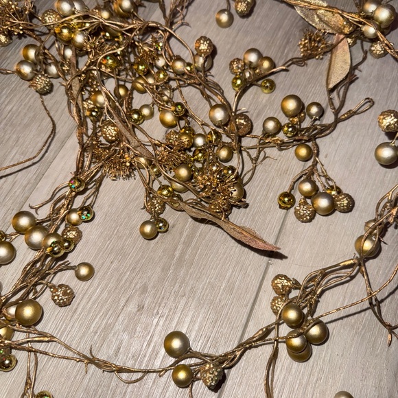LCopper Laurel Leaf Garland with Gold Beaded Garland – Elegant Holiday Décor - Picture 5 of 8